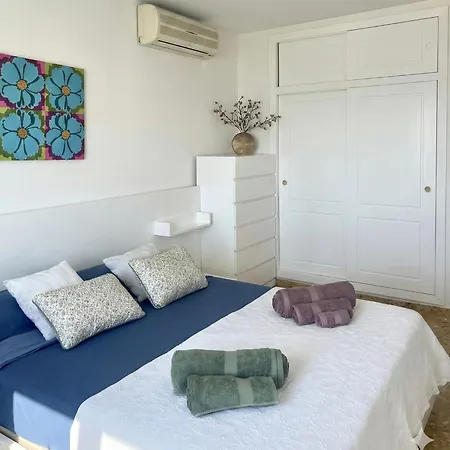 En Primera Linea De La Playa A 15 Minutos De La Ciudad De Apartment